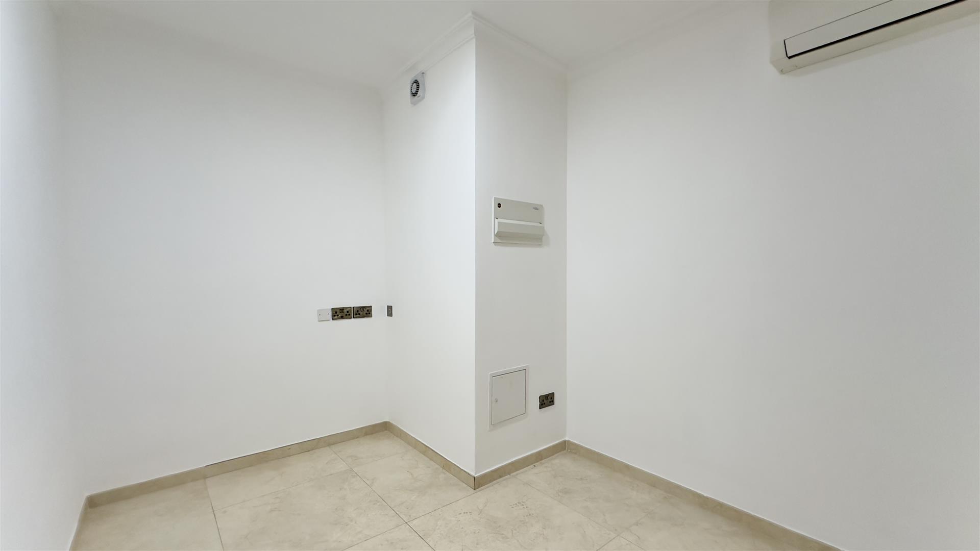 Image of Apartment - 3 Bedrooms - 2 Bathrooms for Sale in Gardiner's View-Gibraltar, Image 13